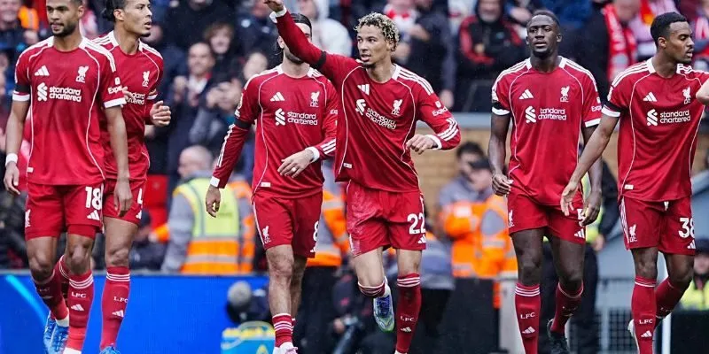 Câu lạc bộ bóng đá Liverpool nổi bật với phong cách thi đấu rực lửa