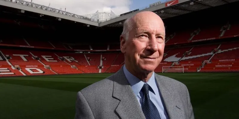 Chân dung cố huyền thoại bóng đá Sir Bobby Charlton